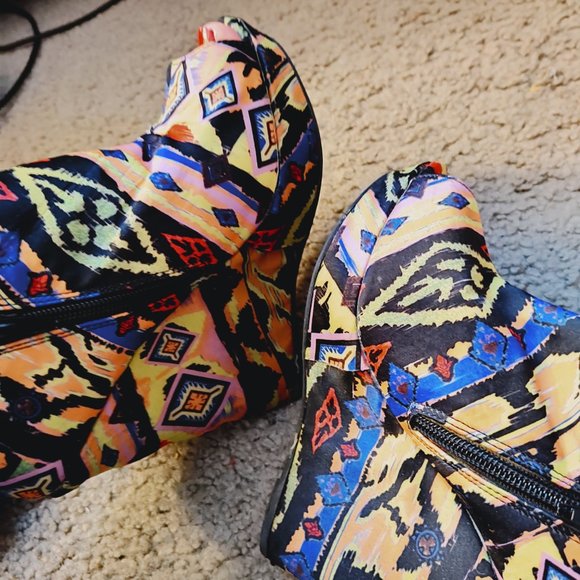 2 for 1 CHARLOTTE RUSSE AZTEC WEDGE BOOTIES - SZ 7 - Picture 5 of 16